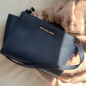 MICHAEL KORS LIMITED EDITION Navy Saffiano Crossbody Tote Bag.